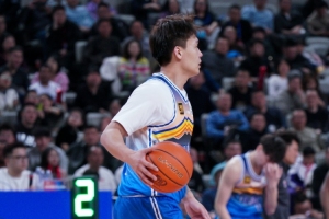 媒体人：咨询了专业人士 CDE类合同的球员转会不强制要求合同平移